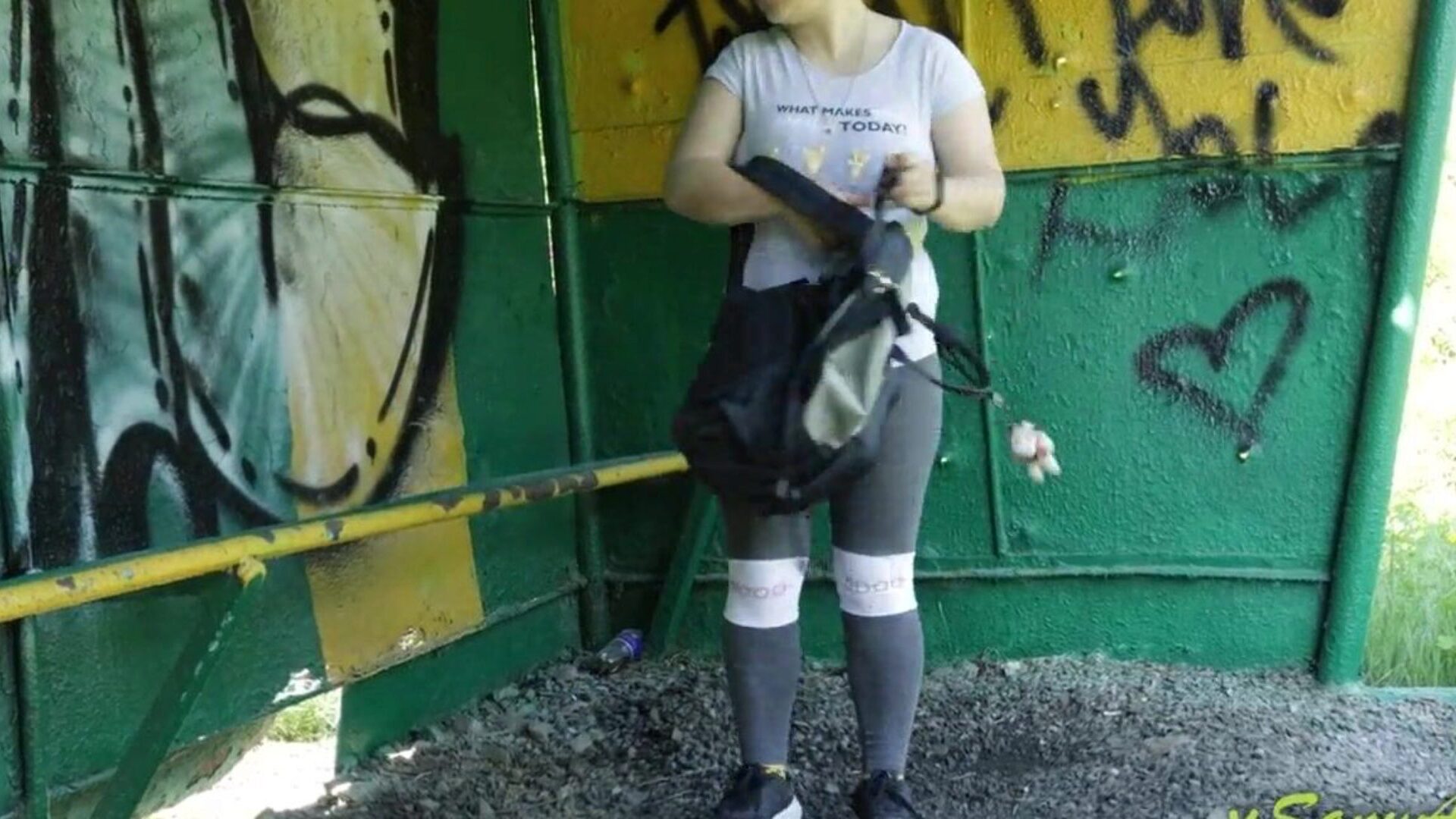 My glossy stockings in public caught the attention of a stranger, I had no choice .... Cum on pants is this unfaithfulness - XSanyAny