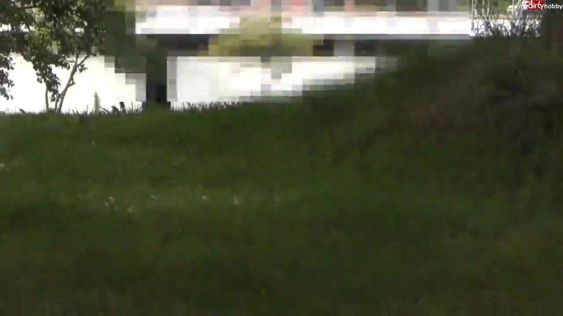 Curva germană este lovită la piscina publică Floozy germană este pompată la piscina publică