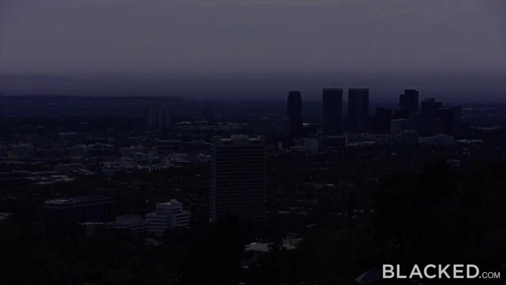 noirci - son colocataire lui donne la bbc que cette fille désire un soir après le travail, Brooklyn entre sur le garçon que sa colocataire observe dans la douche, c'est gênant et ils ne s'en occupent pas. le lendemain, ils se retrouvent dans une situation inconfortable et une chose mène t