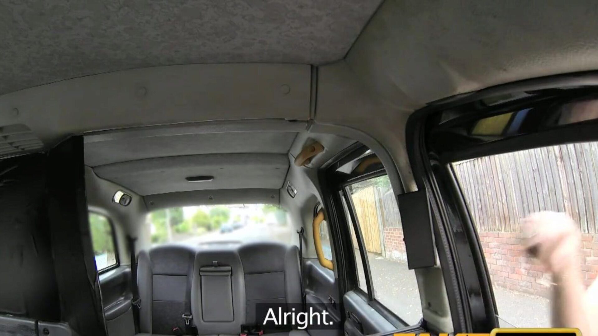 Faketaxi impertinent roumain avec pare-chocs idéaux