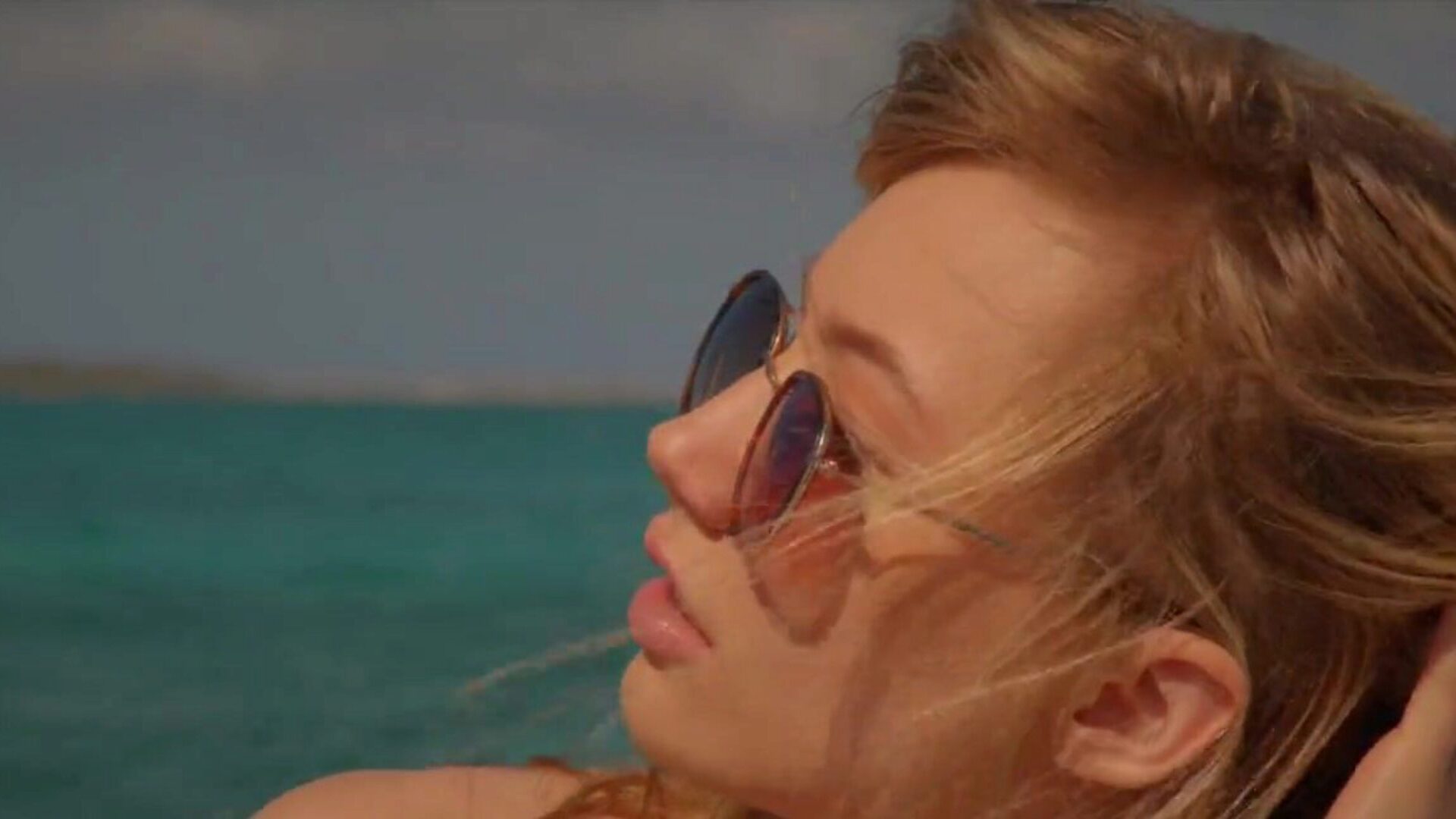 renarde superbes meilleures amies blondes ont des vacances lesbiennes super chaudes