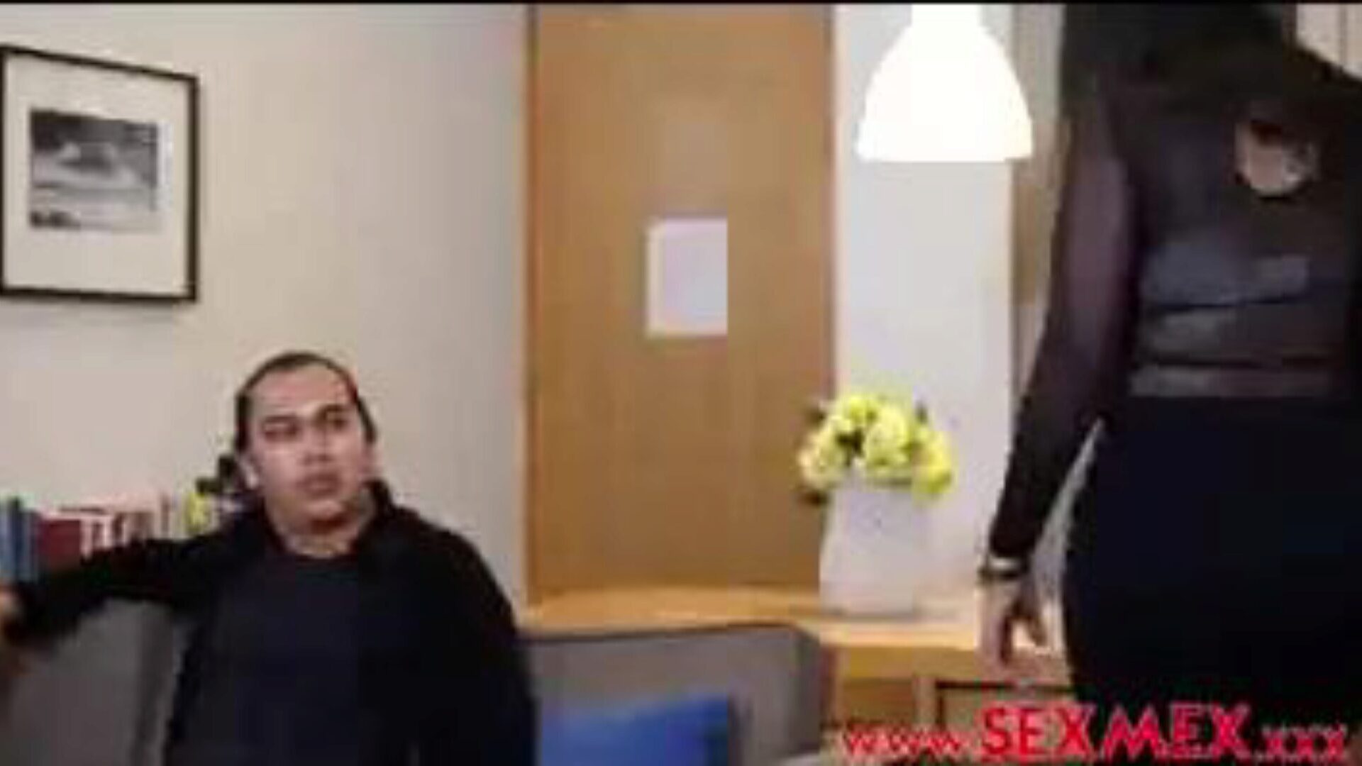 maman sexy excitée par son allié sonnies