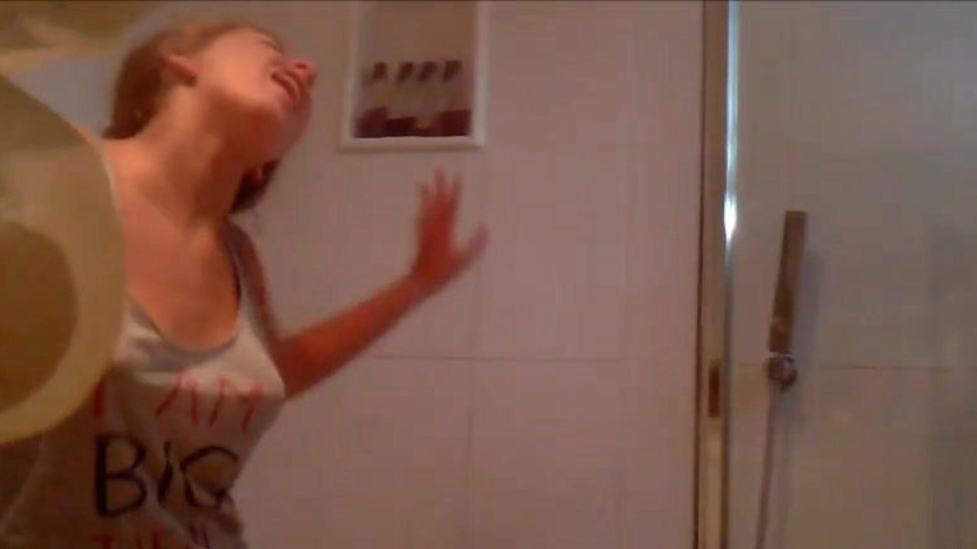 superbe teen française sous la douche superbe dilettante française lola dans toute sa gloire de la nature