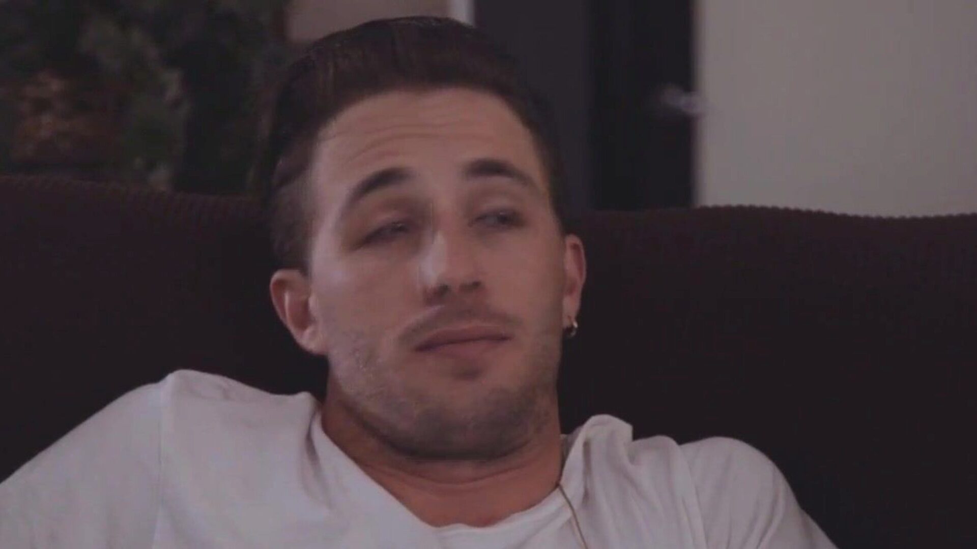une romance avec une maman et ses seins impeccables