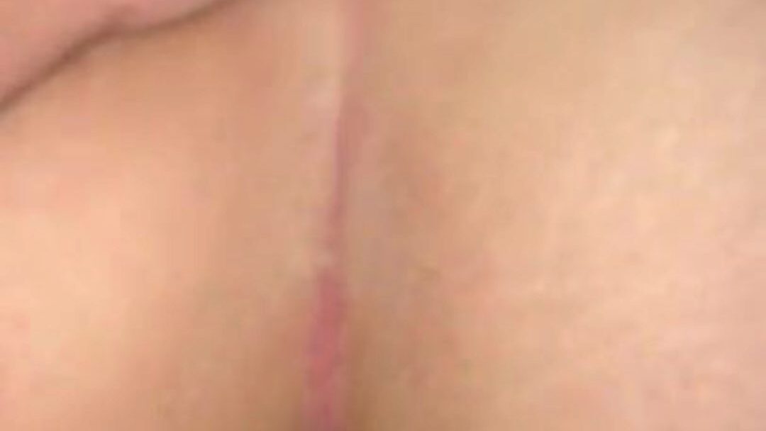 levrette britannique, conversation sale et creampie suintant partie un sale épouse dilettante britannique salope ali, est penchée et vissée fermement jusqu'à ce que son cont jaillisse vers l'intérieur d'elle laissant un creampie géant qui suinte et goutte de son trou de baise lascif