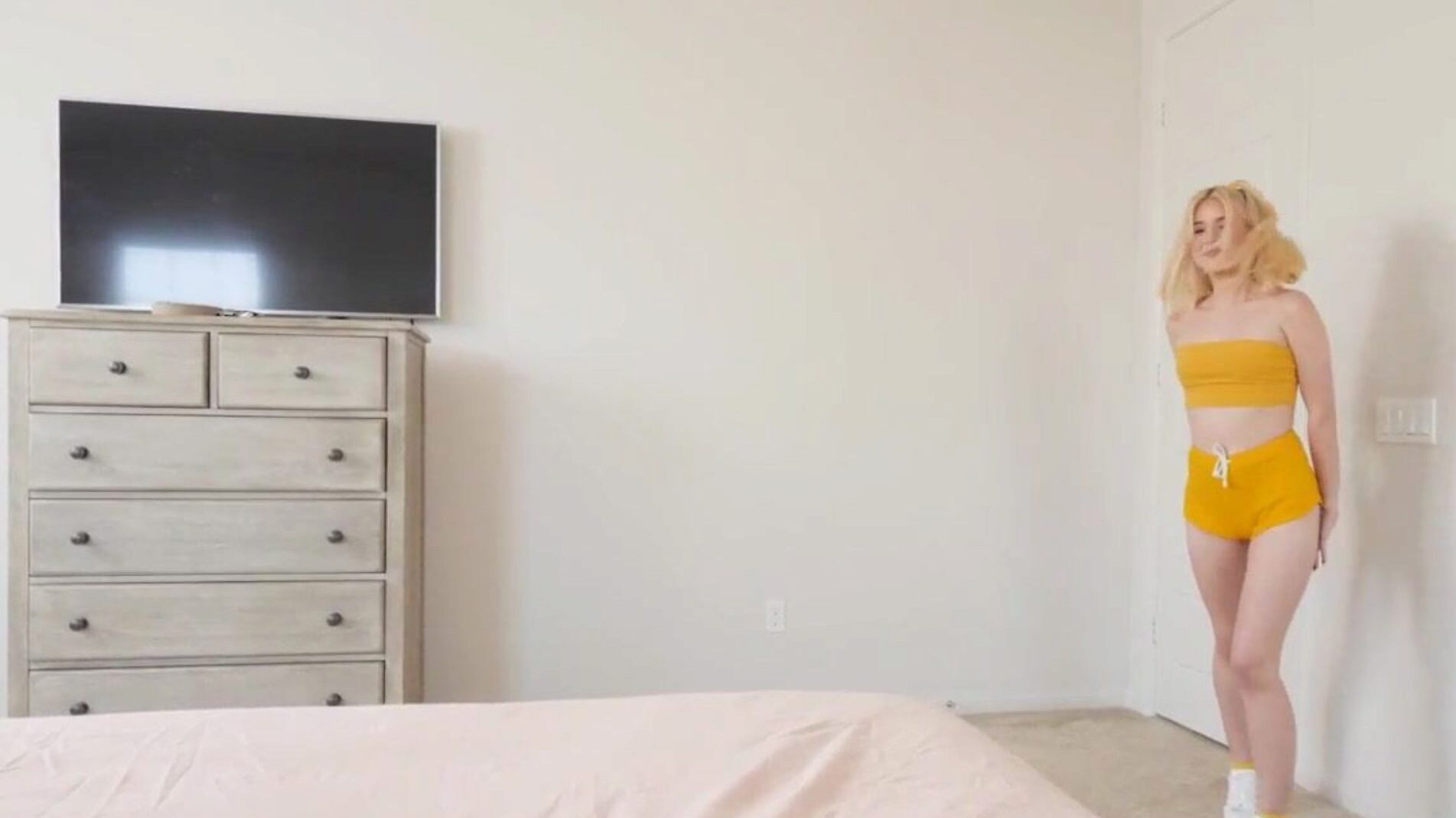 jay's pov - jessie saint, teen blonde en chaleur, adore les creampies de son demi-frère