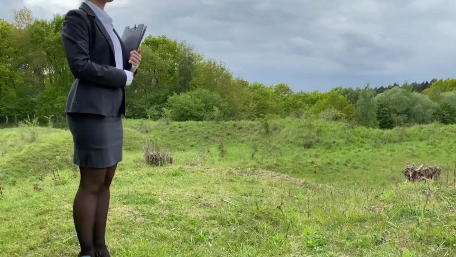 immobilier biz demoiselle rugueux poke en plein air - business-chienne