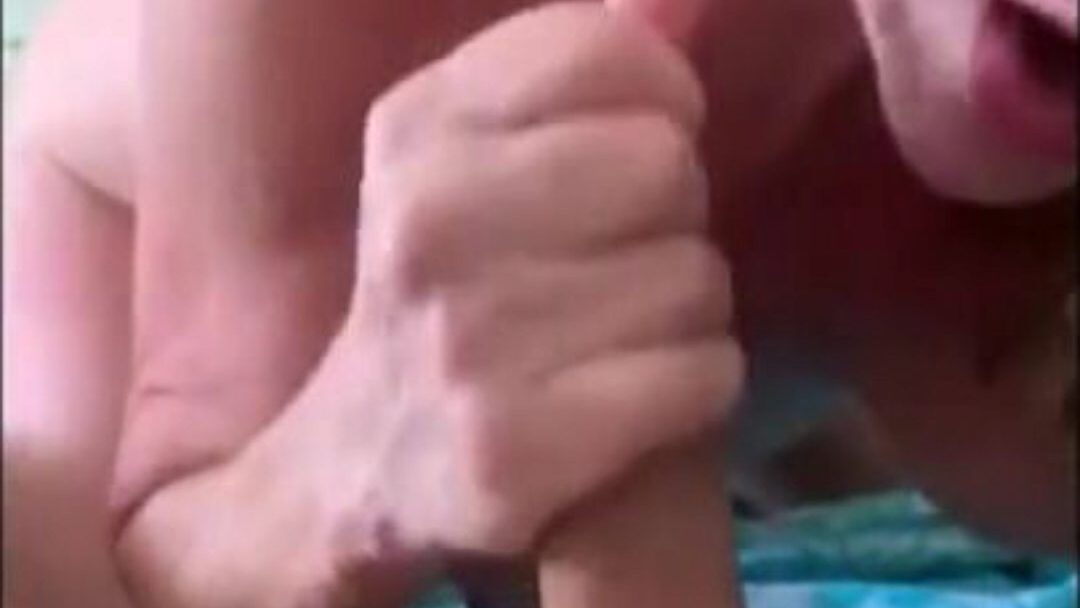 échangistes matures vieux couple ayant de la joie avec une nymphe âgée, le mec plus âgé baise l'une ainsi que l'autre des nymphes plus âgées sexy